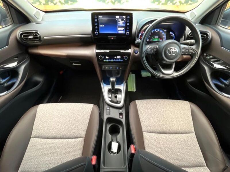 YARIS CROSS