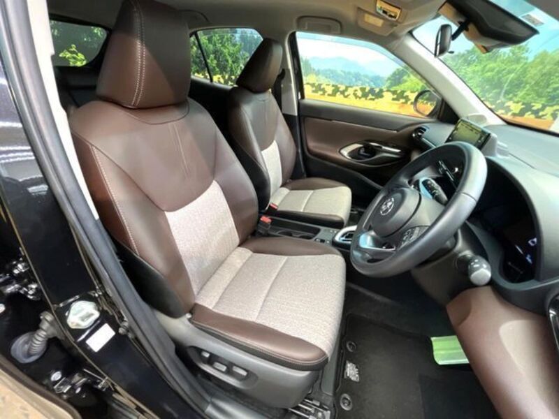 YARIS CROSS