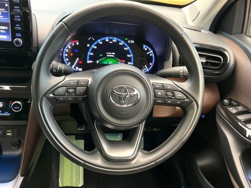 YARIS CROSS