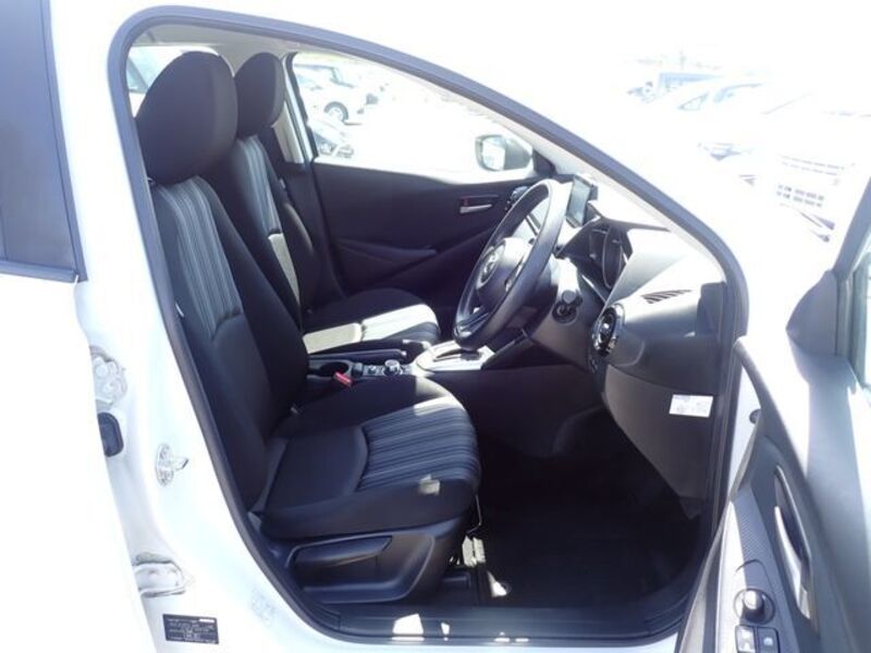 MAZDA2