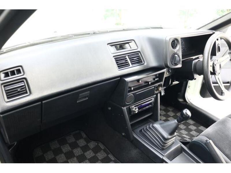 COROLLA LEVIN