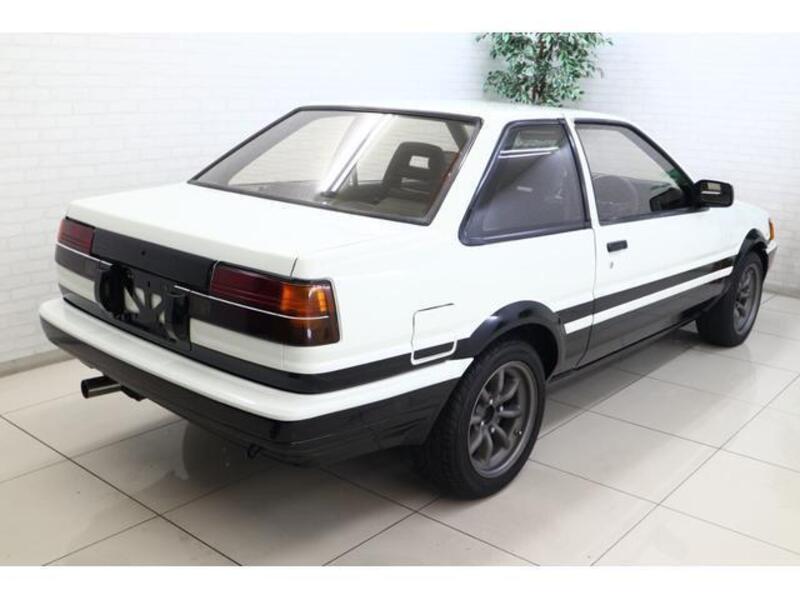 COROLLA LEVIN