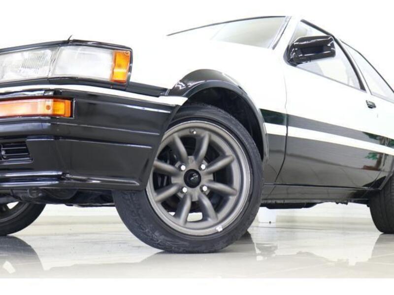 COROLLA LEVIN