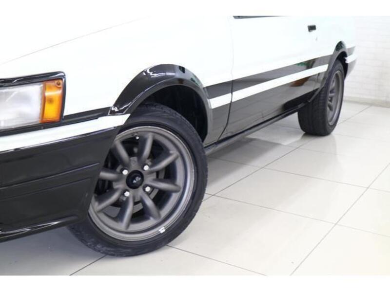 COROLLA LEVIN
