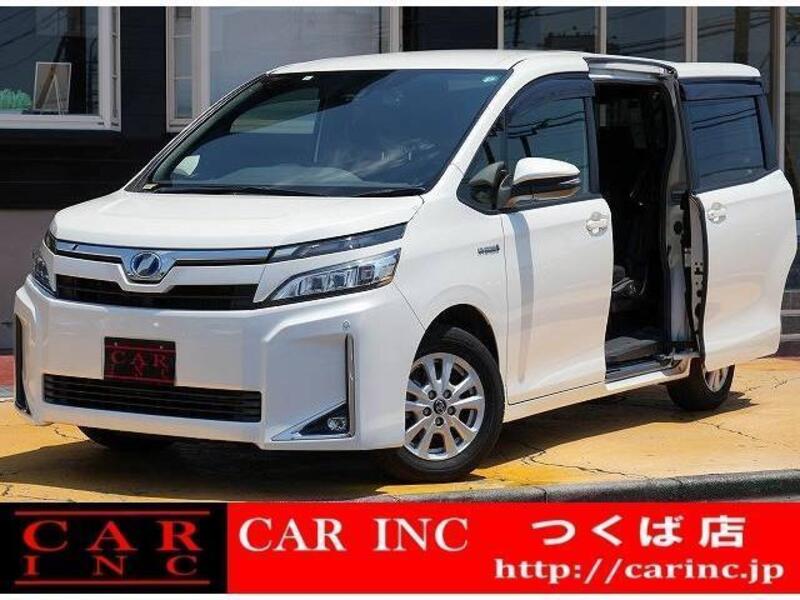 TOYOTA VOXY