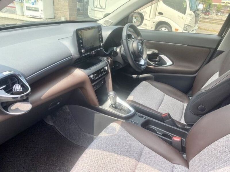 YARIS CROSS