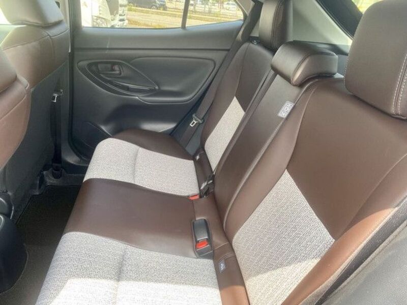 YARIS CROSS