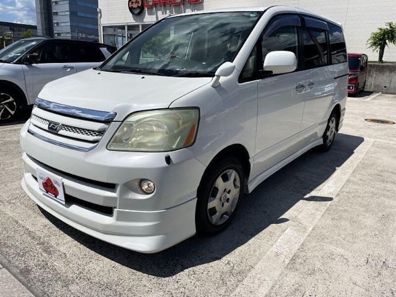 TOYOTA NOAH