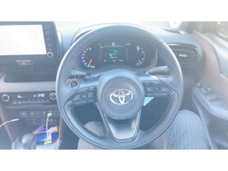 YARIS CROSS