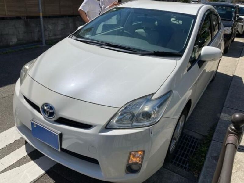TOYOTA PRIUS