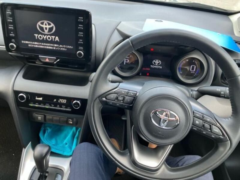 YARIS CROSS