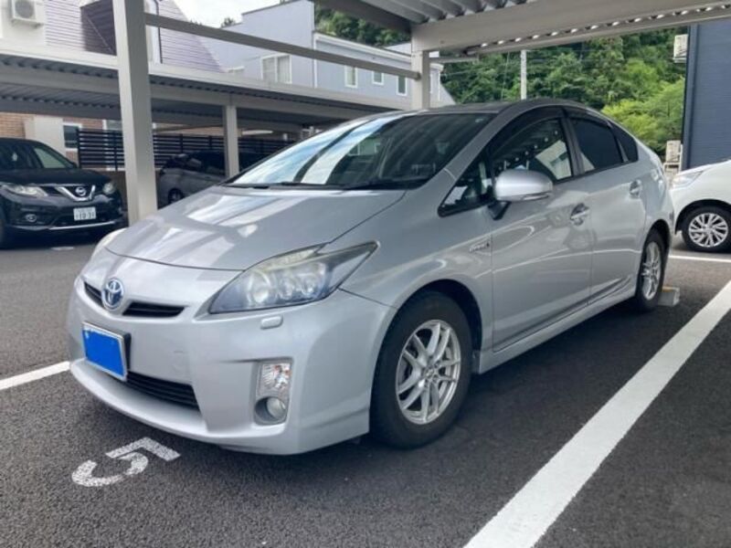 TOYOTA PRIUS