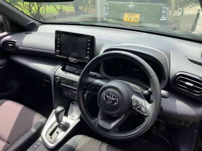 YARIS CROSS