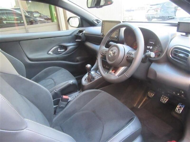 GR YARIS