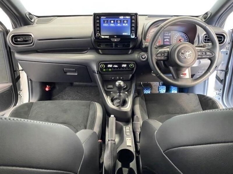 GR YARIS