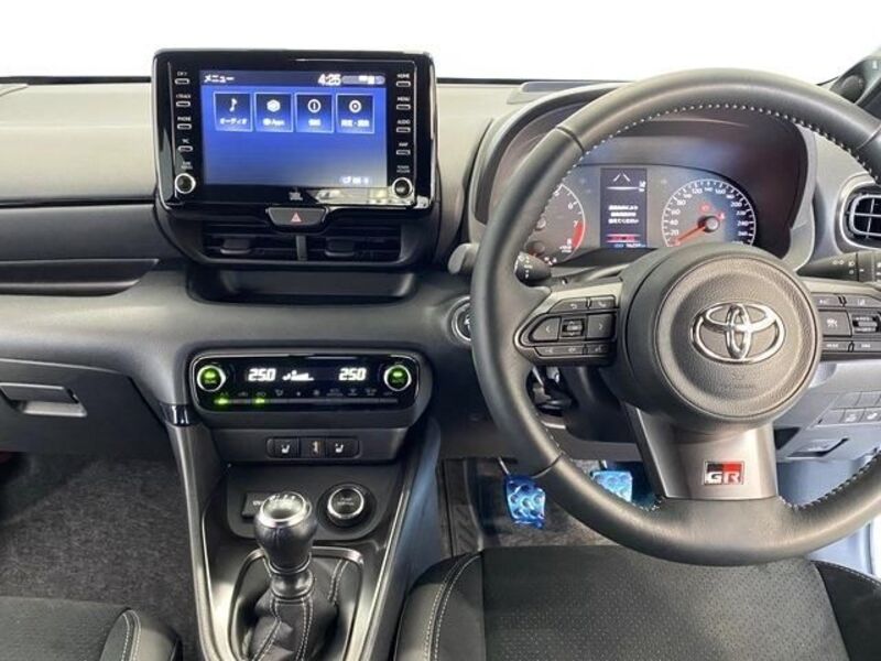 GR YARIS