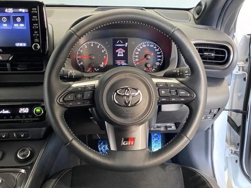 GR YARIS