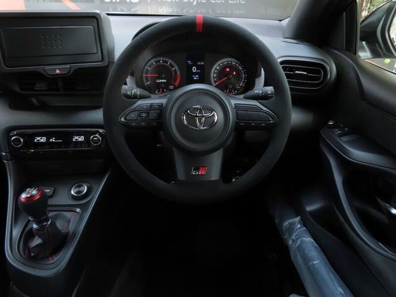GR YARIS