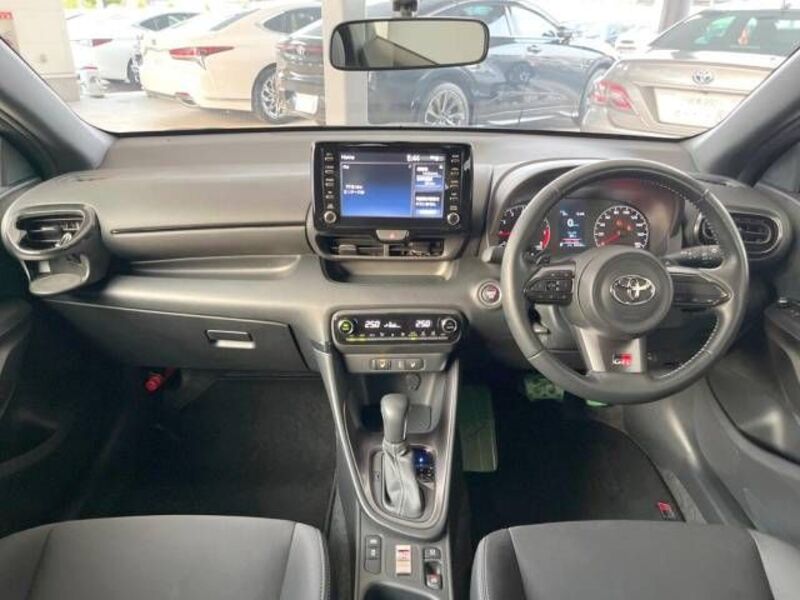 GR YARIS