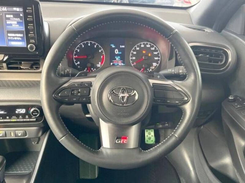 GR YARIS