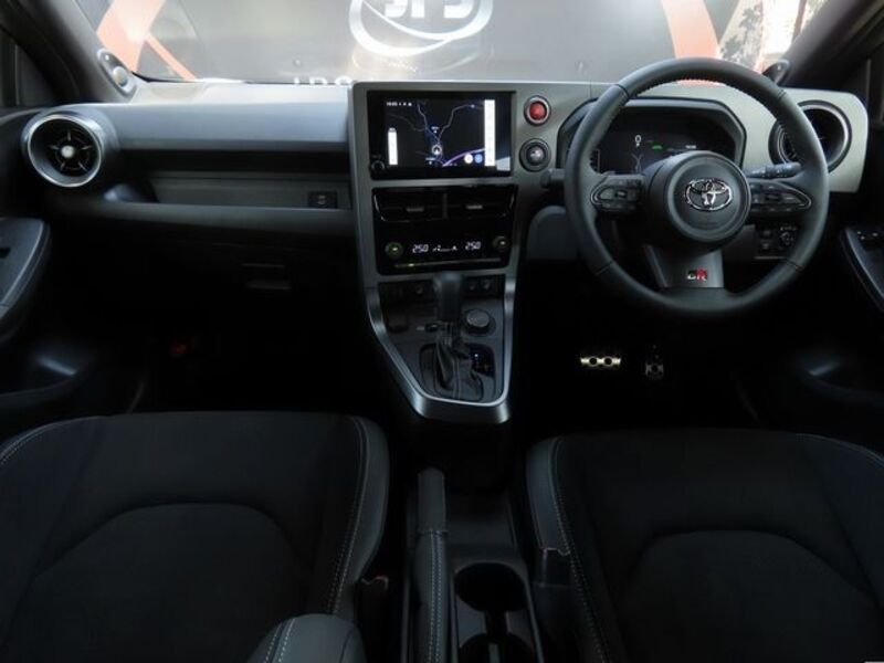 GR YARIS