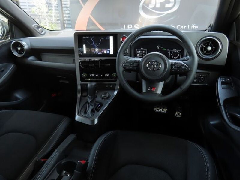 GR YARIS