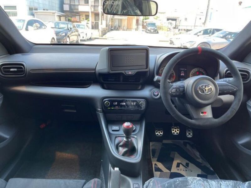 GR YARIS