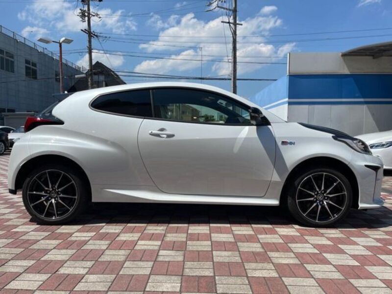 GR YARIS