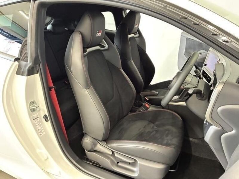 GR YARIS
