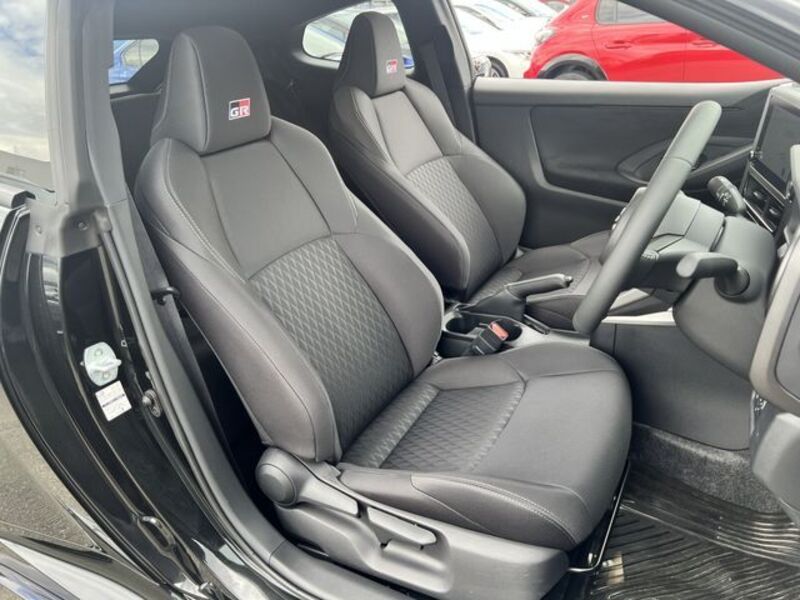 GR YARIS