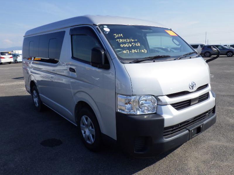 TOYOTA HIACE
