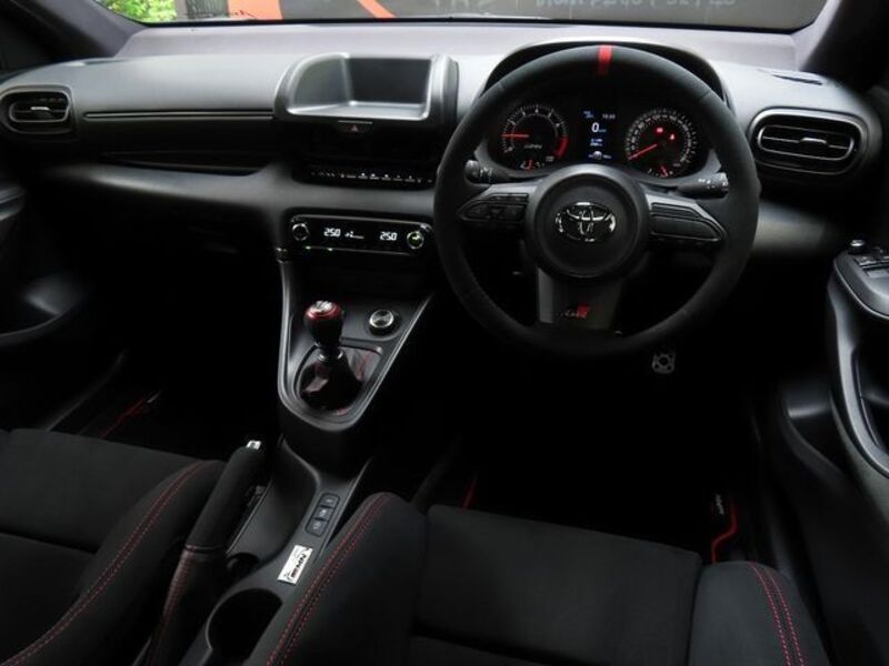 GR YARIS