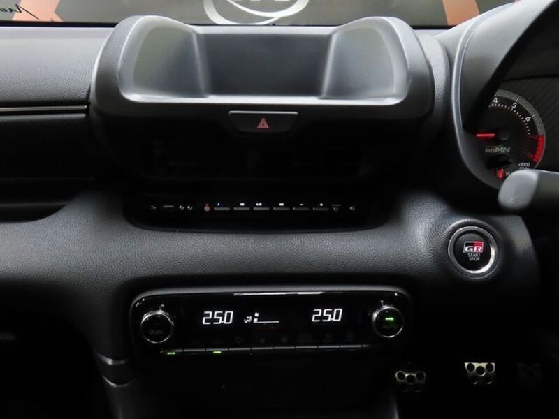 GR YARIS