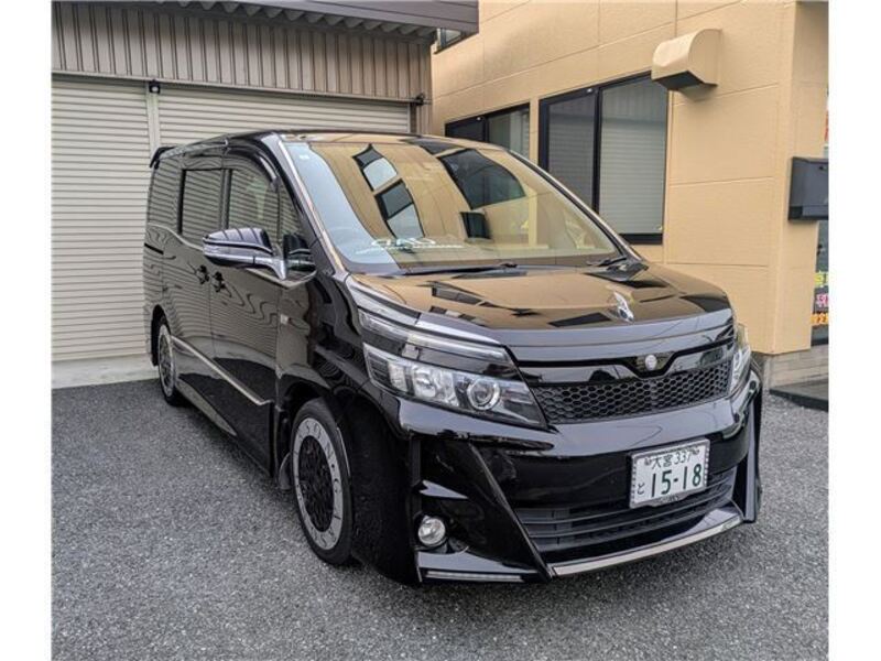 TOYOTA VOXY