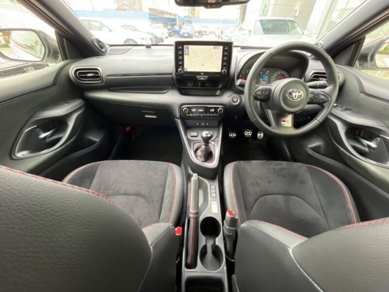 GR YARIS