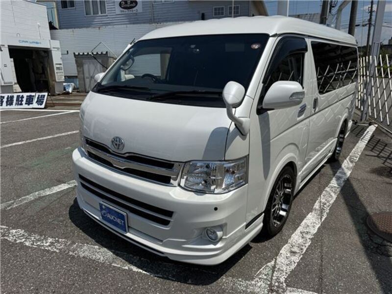 TOYOTA HIACE