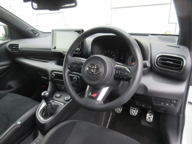 GR YARIS