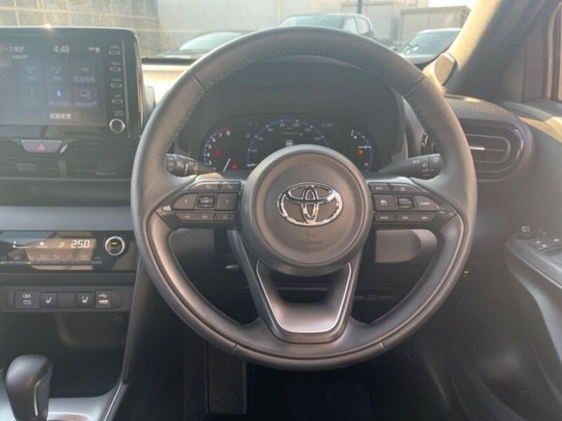 YARIS CROSS