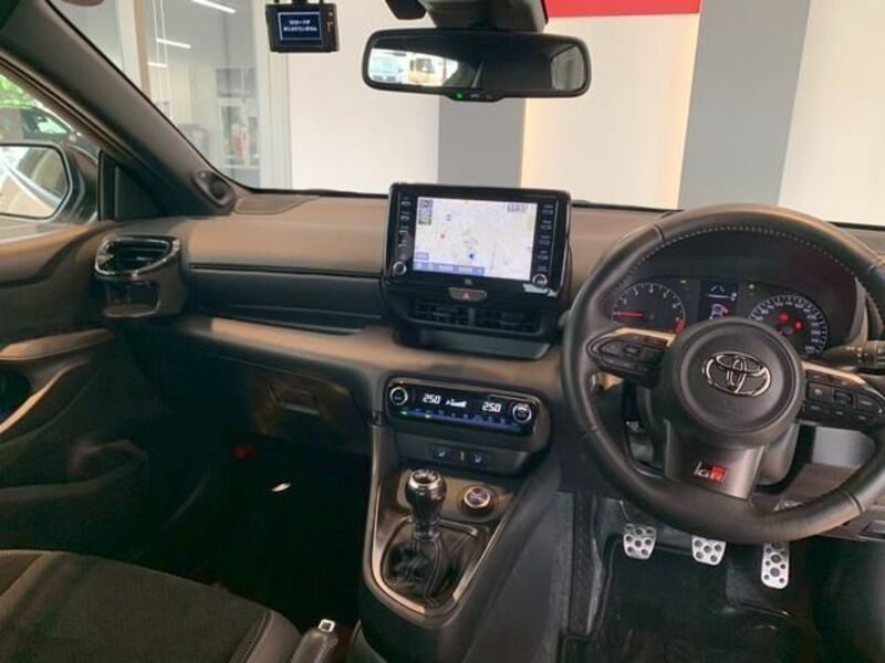 GR YARIS