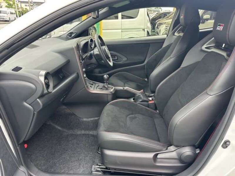 GR YARIS