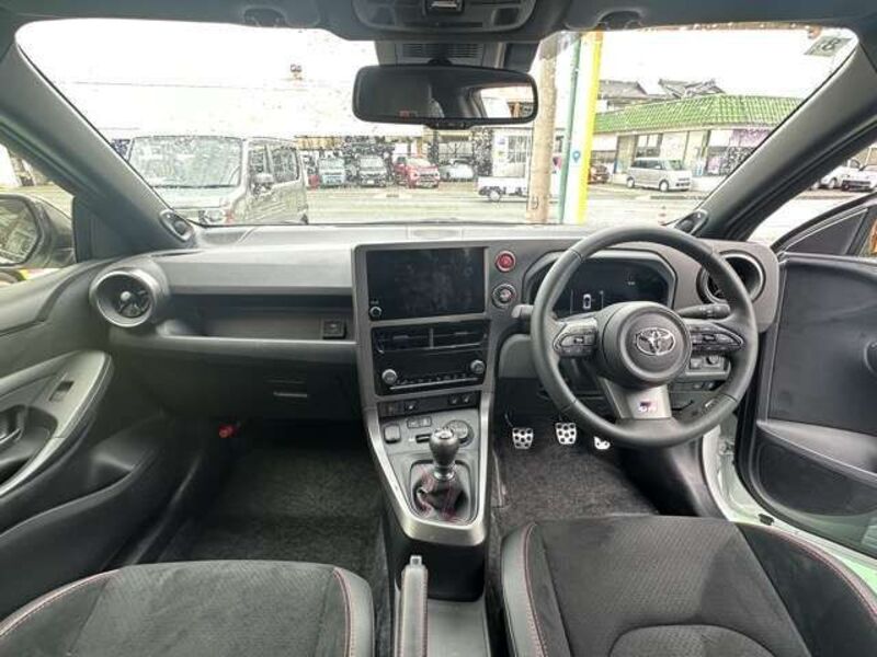 GR YARIS