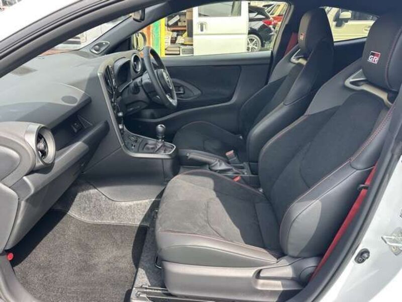 GR YARIS