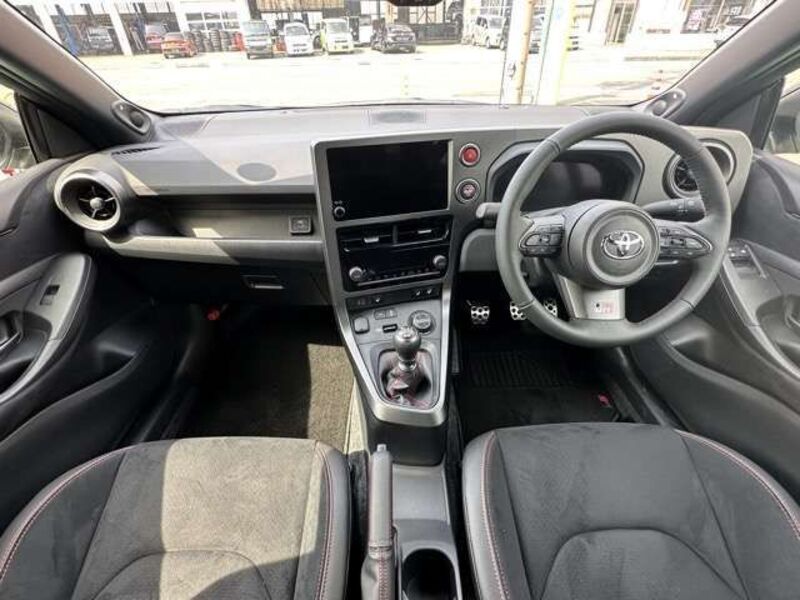 GR YARIS