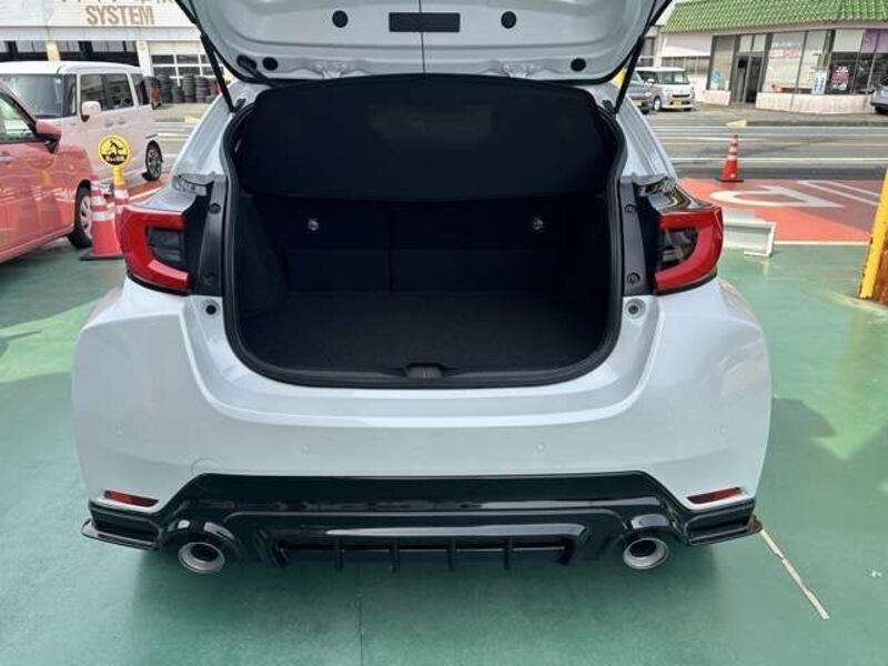 GR YARIS