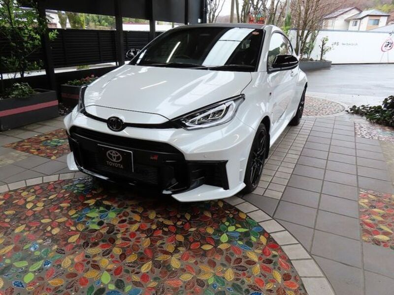 GR YARIS