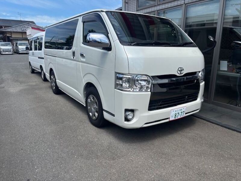 TOYOTA HIACE VAN