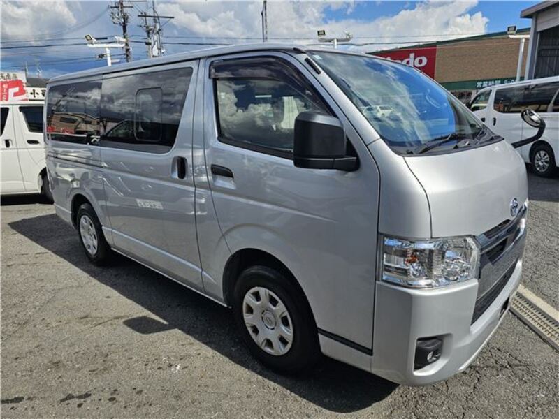 TOYOTA HIACE VAN