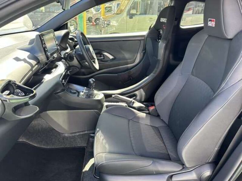 GR YARIS