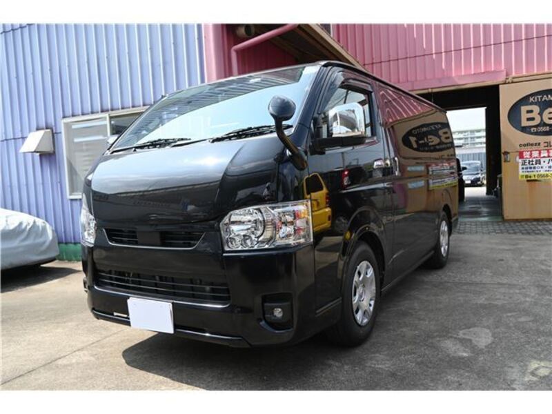 TOYOTA HIACE