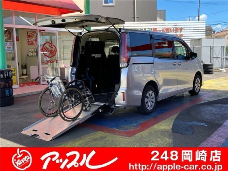 TOYOTA NOAH